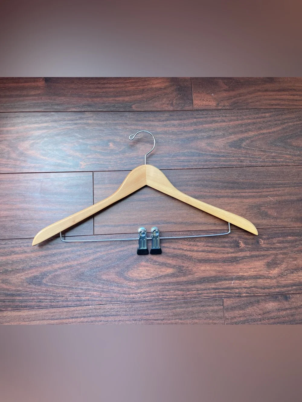 WOOD HANGER WITH CLIPS